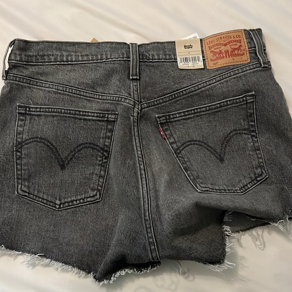 Levi 501 shorts. Size 30/10. NWT - Picture 2 of 5
